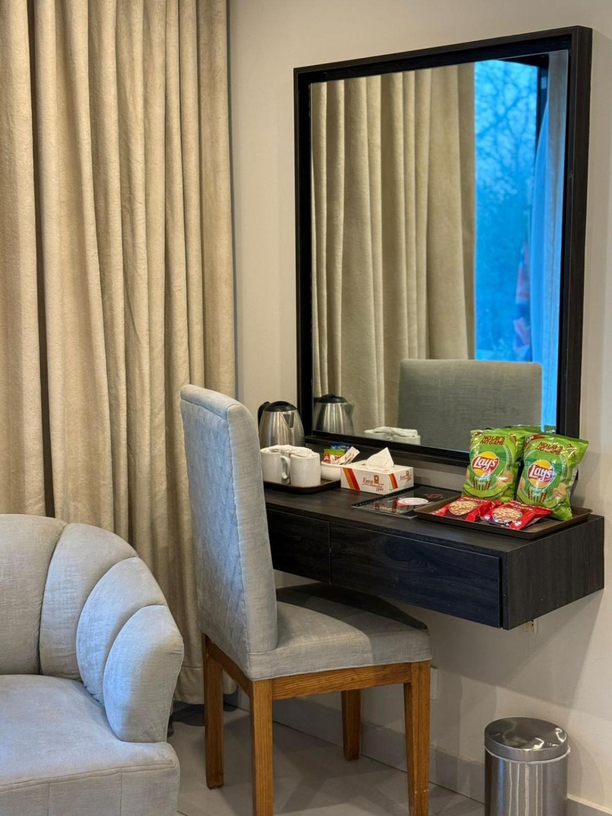 Envoy Continental Hotel Islamabad Buitenkant foto